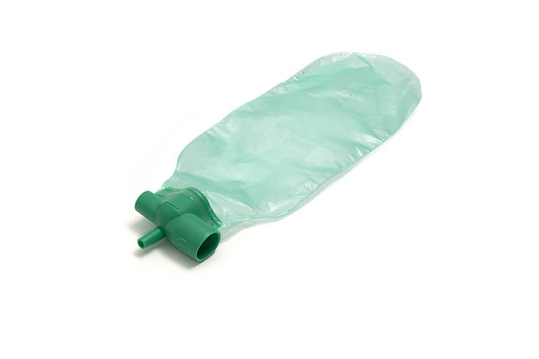Oxygen recovery T-piece with reservoir bag